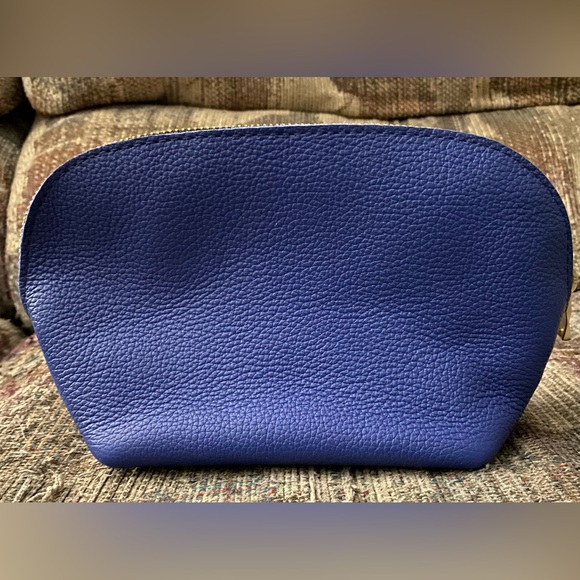 Portland Leather Goods Belladonna makeup bag. - Picture 2 of 8